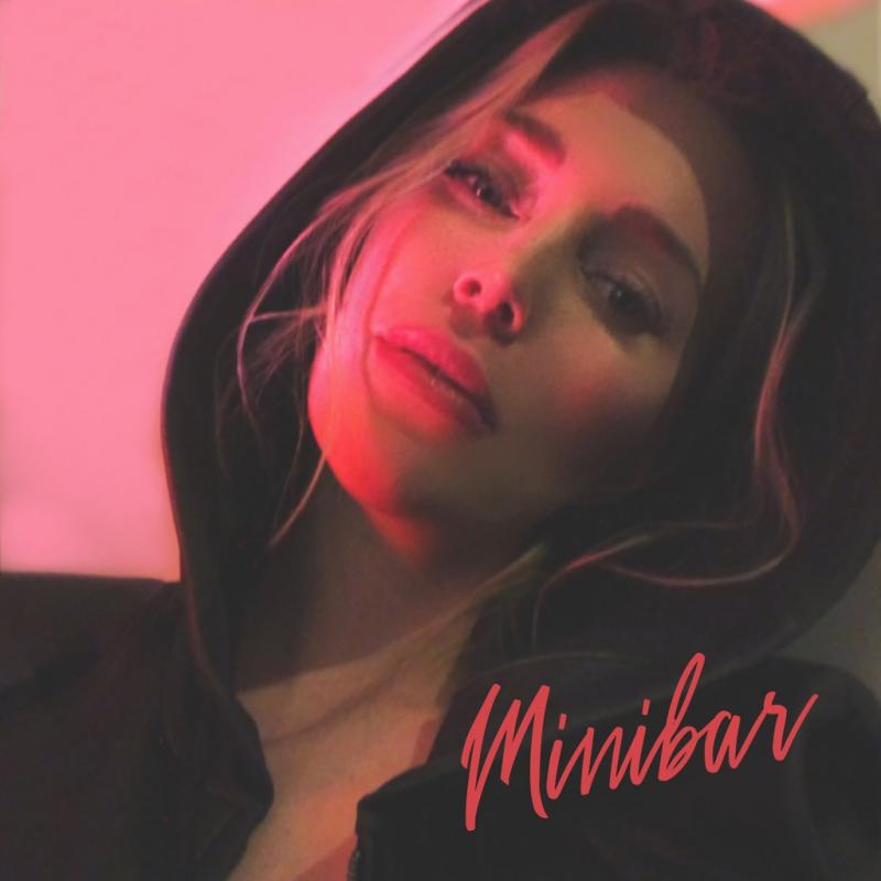 Alexa Feser – Minibar